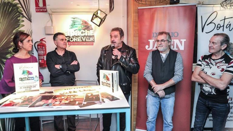 Apache se siente como en su casa, rodeado de fans muy entregados Apache se siente como en su casa, rodeado de fans muy entregados