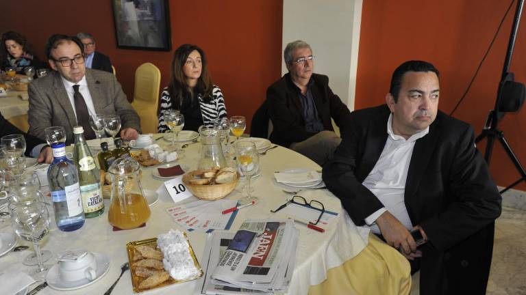 Los asistentes al acto Los asistentes al acto