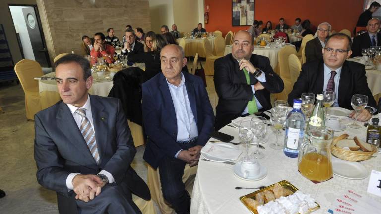 Los asistentes al acto Los asistentes al acto
