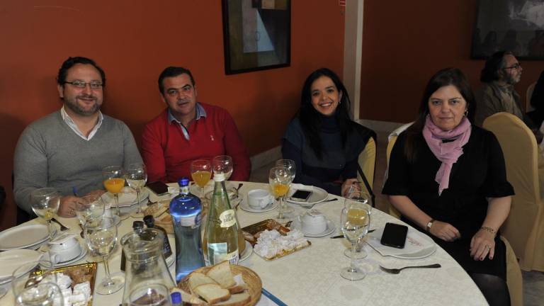Los asistentes al acto Los asistentes al acto