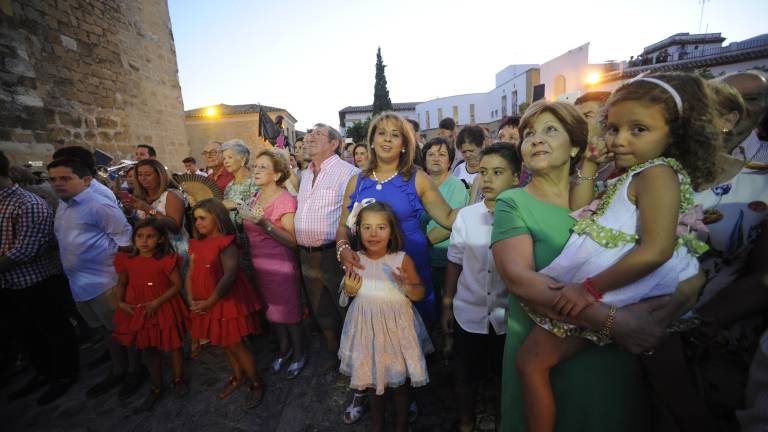 Vecinos y visitantes se vuelcan con los actos de Fiestasantos