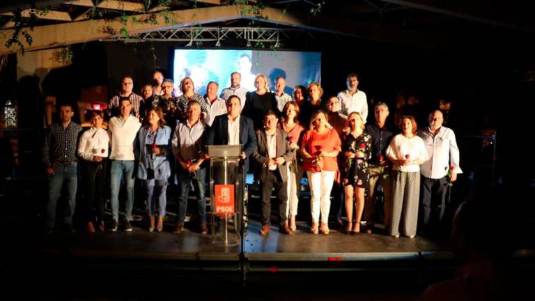 Los socialistas presentan su candidatura Los socialistas presentan su candidatura