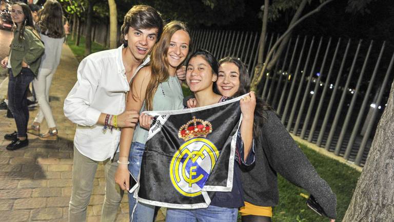 El campeón se da un baño de masas