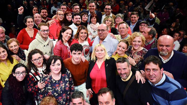 Pedro Sánchez insta en Alcalá a no dar por hecha la victoria el 28-A Pedro Sánchez insta en Alcalá a no dar por hecha la victoria el 28-A