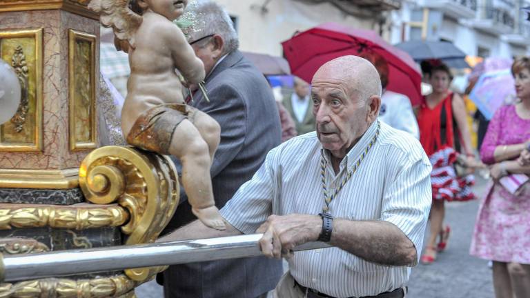 Con Paraguas también se disfruta el día grande de feria Con Paraguas también se disfruta el día grande de feria