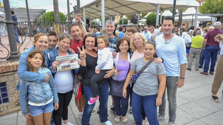 Con Paraguas también se disfruta el día grande de feria Con Paraguas también se disfruta el día grande de feria