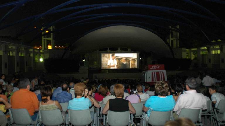 El PSOE critica que no funcione aún el cine de verano