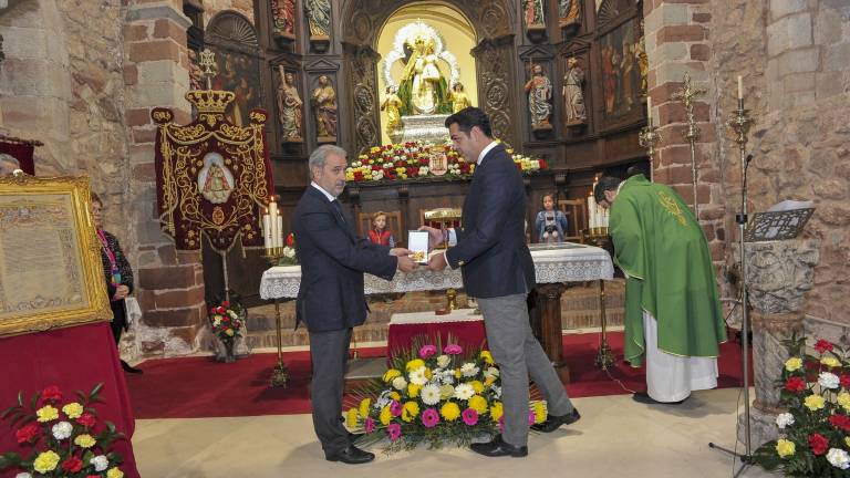 Santisteban obsequia a la Virgen del Collado con todo su cariño