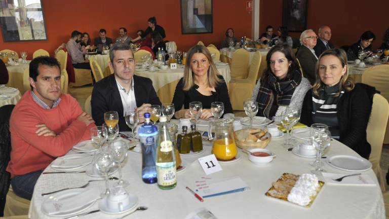 Los asistentes al acto Los asistentes al acto
