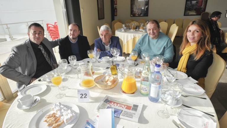 Los asistentes al acto Los asistentes al acto