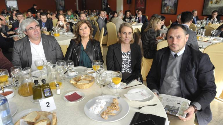 Los asistentes al acto Los asistentes al acto