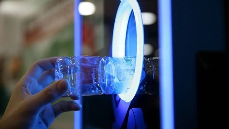 Viajar en metro por Estambul con botellas de plástico Viajar en metro por Estambul con botellas de plástico