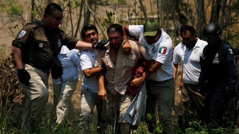 EE UU pide a México que detenga por completo la “caravana madre”