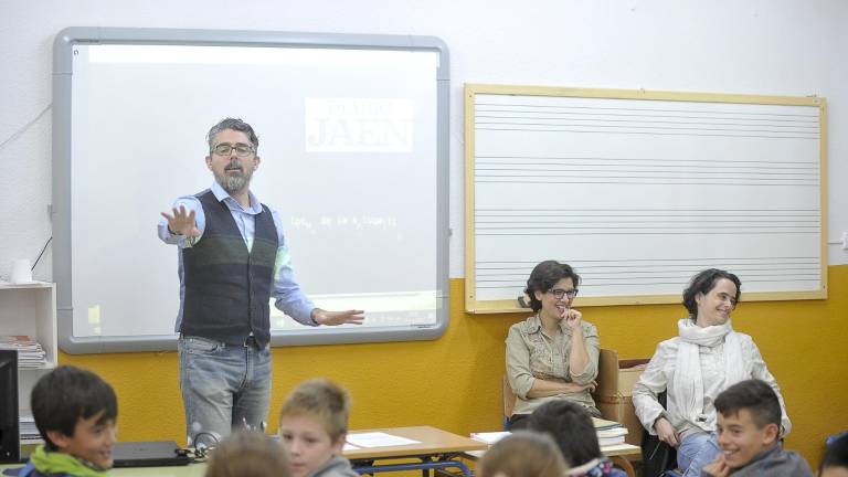 “Un periódico es un trabajo en equipo” “Un periódico es un trabajo en equipo”