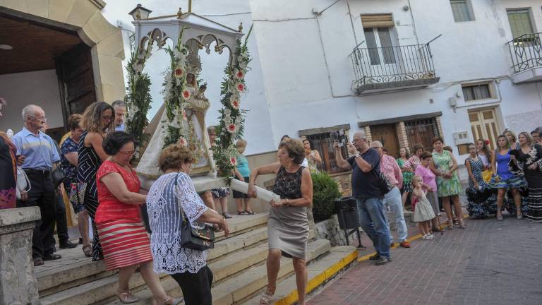 La procesión culmina las fiestas en su día grande