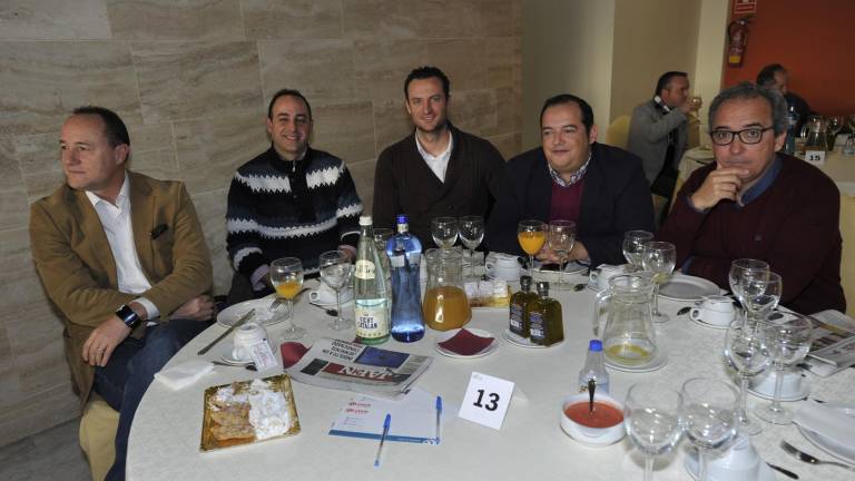 Los asistentes al acto Los asistentes al acto