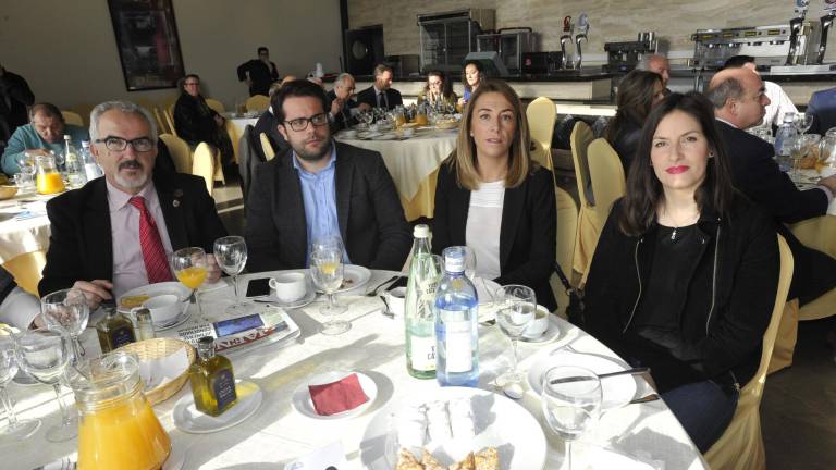 Los asistentes al acto Los asistentes al acto