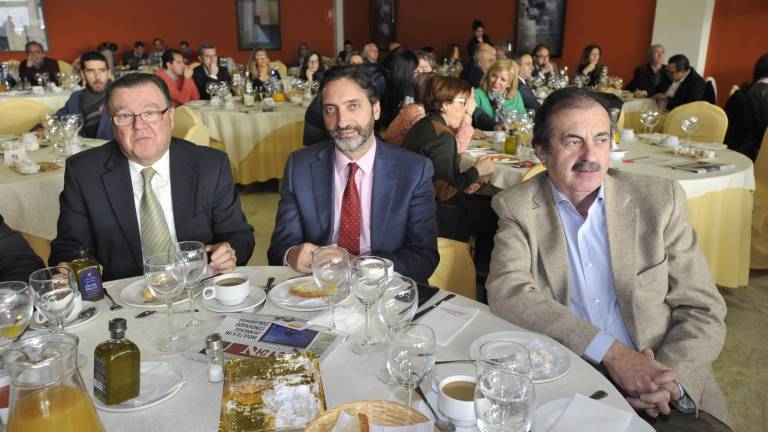 Los asistentes al acto Los asistentes al acto