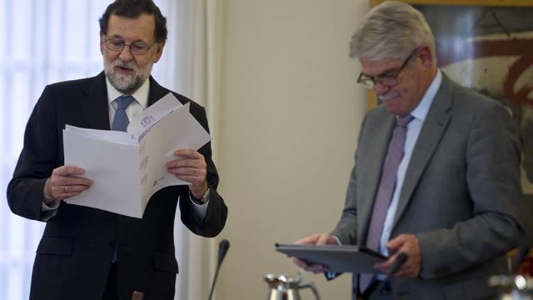 Rajoy disuelve el Parlamento de Cataluña y convoca elecciones Rajoy disuelve el Parlamento de Cataluña y convoca elecciones