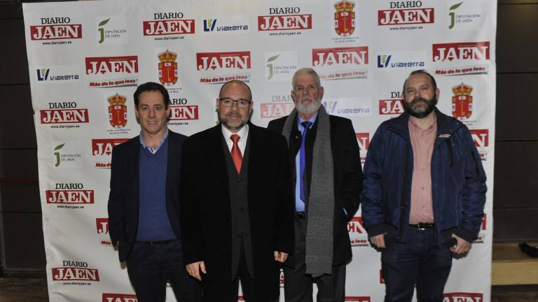 La profesionalidad de todo un equipo bien respaldado La profesionalidad de todo un equipo bien respaldado