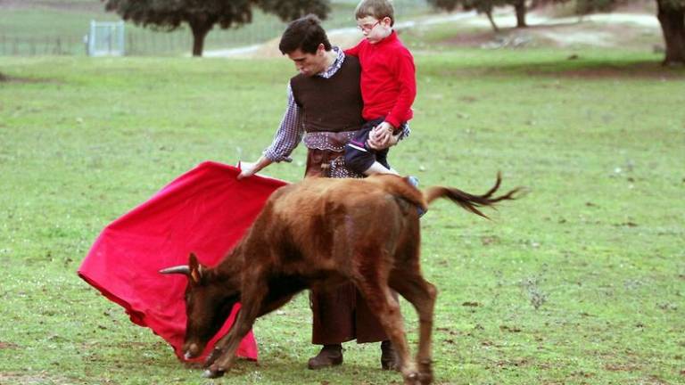 Los toreros sacan a sus niños Los toreros sacan a sus niños