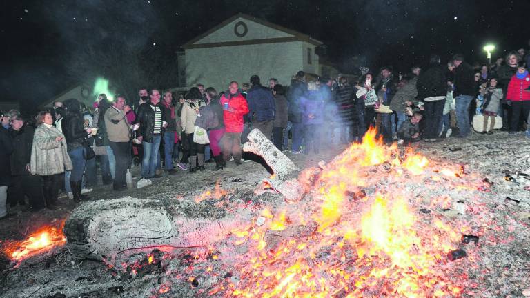 Objetivos Comunes quiere que las lumbres sean en San Antón Objetivos Comunes quiere que las lumbres sean en San Antón