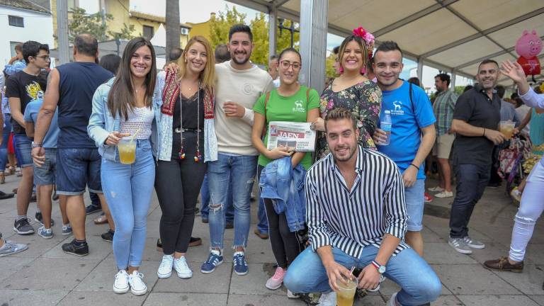 Con Paraguas también se disfruta el día grande de feria Con Paraguas también se disfruta el día grande de feria