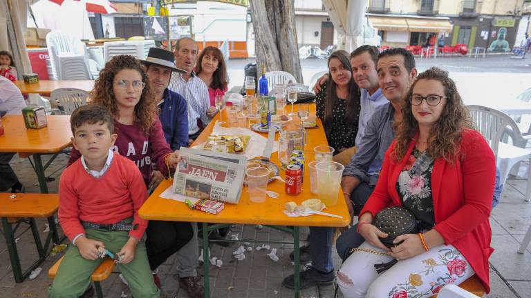 Con Paraguas también se disfruta el día grande de feria Con Paraguas también se disfruta el día grande de feria