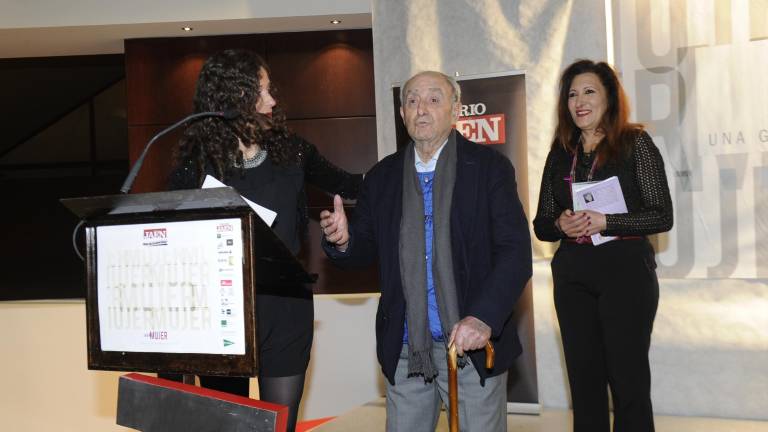 Noche versada en femenino Noche versada en femenino