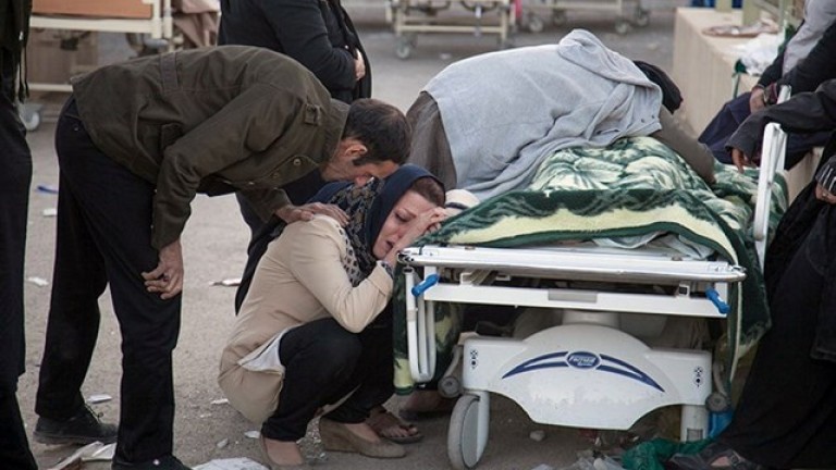 Ascienden a más de 210 los muertos por el terremoto en la frontera entre Irán e Irak