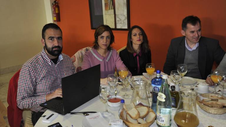Los asistentes al acto Los asistentes al acto