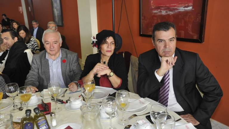 Los asistentes al acto Los asistentes al acto