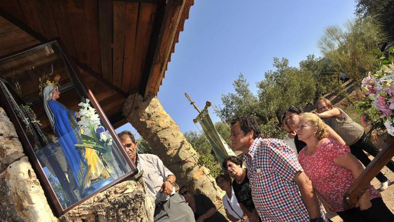 Devoción a una imagen rural Devoción a una imagen rural