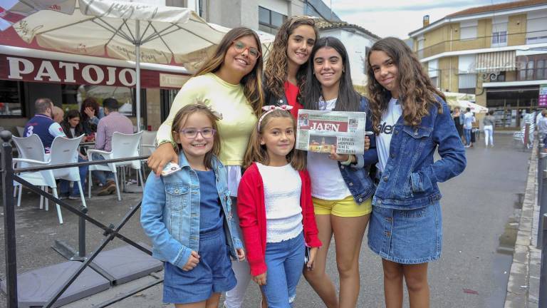 Con Paraguas también se disfruta el día grande de feria Con Paraguas también se disfruta el día grande de feria