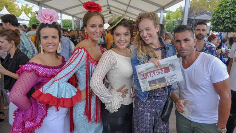 Con Paraguas también se disfruta el día grande de feria Con Paraguas también se disfruta el día grande de feria