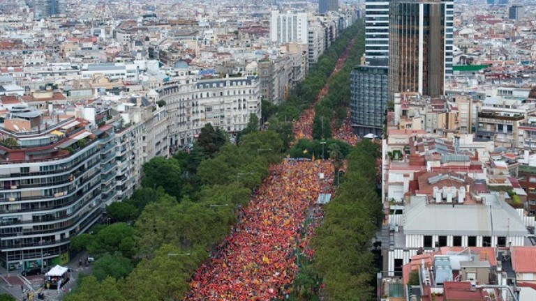 El independentismo vuelve a llenar las calles de Barcelona por la república y los presos