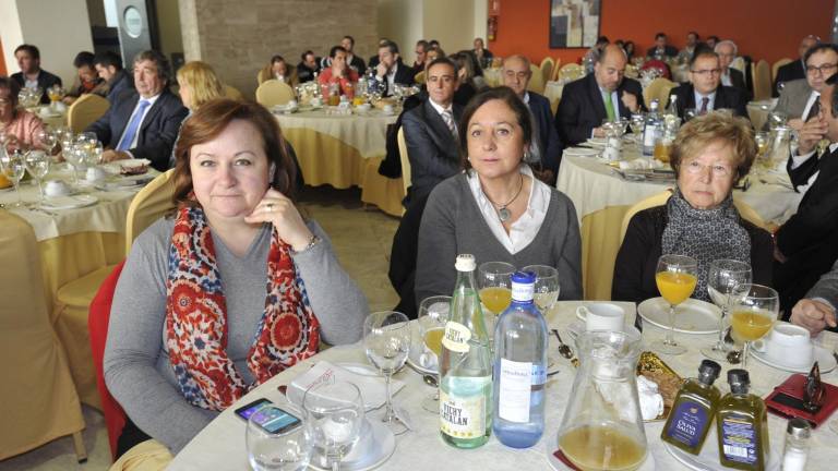 Los asistentes al acto Los asistentes al acto
