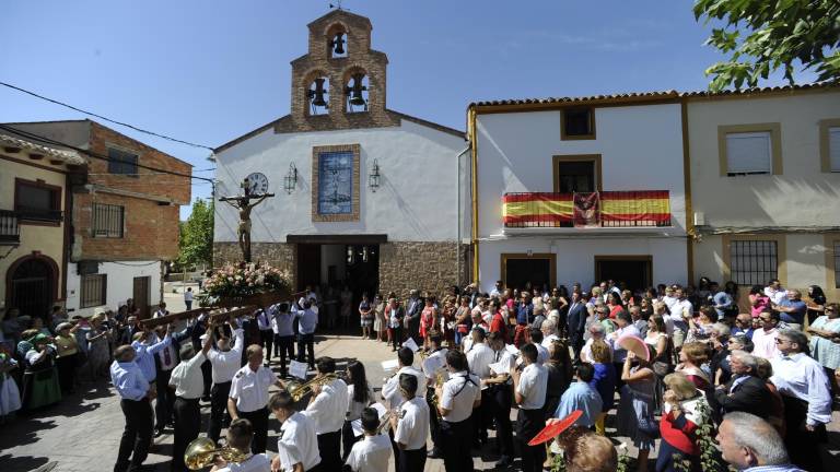 Flores al Cristo “que abraza”