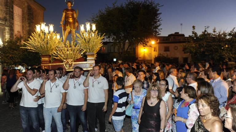 Vecinos y visitantes se vuelcan con los actos de Fiestasantos