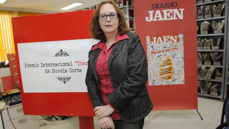 El Premio de Novela Corta llega a manos de su autora El Premio de Novela Corta llega a manos de su autora