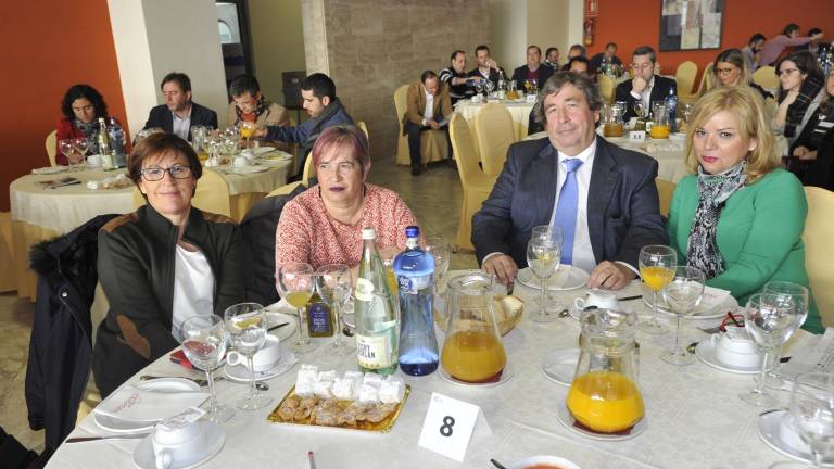 Los asistentes al acto Los asistentes al acto