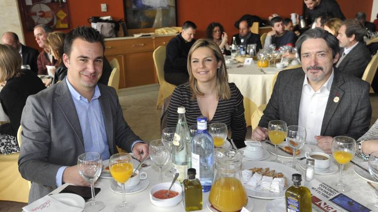 Los asistentes al acto Los asistentes al acto