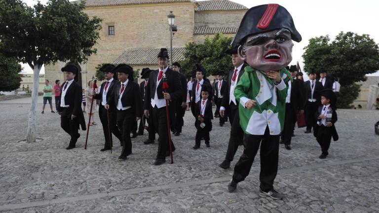 Vecinos y visitantes se vuelcan con los actos de Fiestasantos