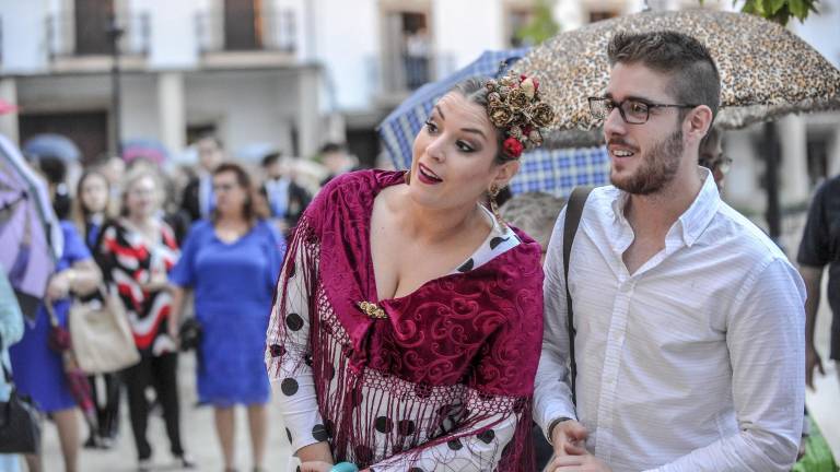Con Paraguas también se disfruta el día grande de feria Con Paraguas también se disfruta el día grande de feria