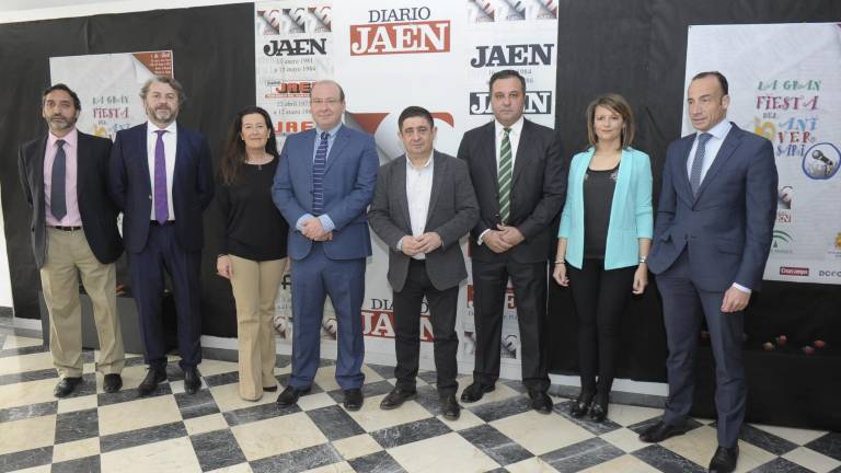 De la mano de las instituciones y de las grandes empresas De la mano de las instituciones y de las grandes empresas