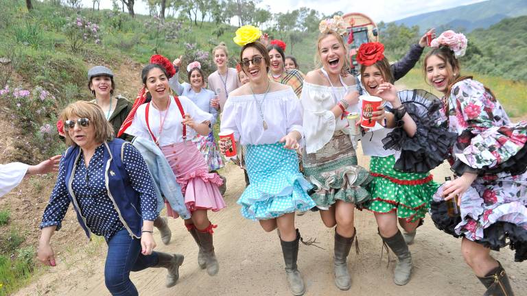 Un sendero de alegría entre jaras y romero hacia La Morenita Un sendero de alegría entre jaras y romero hacia La Morenita