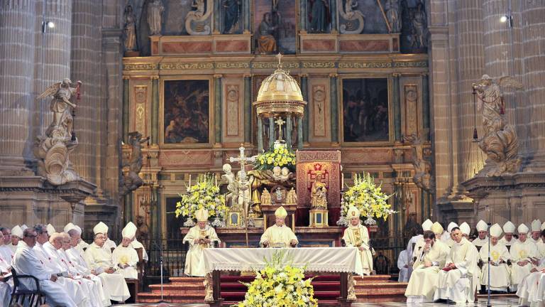 Multitudinario recibimiento al obispo número setenta y cinco Multitudinario recibimiento al obispo número setenta y cinco