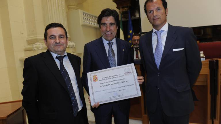 Reconocimiento de los ingenieros a Manuel Manrique Reconocimiento de los ingenieros a Manuel Manrique