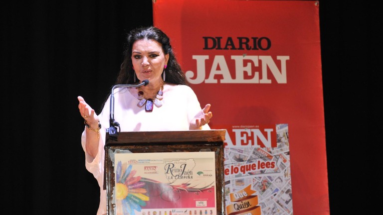 María José Cantudo canta a La Morenita en los Premios Reinos de Jaén