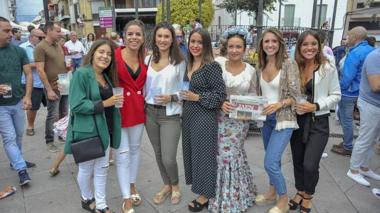 Con Paraguas también se disfruta el día grande de feria Con Paraguas también se disfruta el día grande de feria